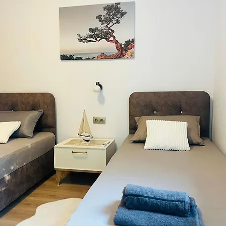 Detelina Bee Happy In Apartamento Burgas