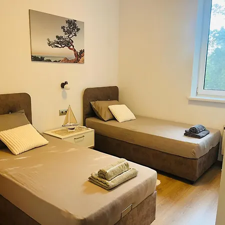 Апартаменты Detelina Bee Happy In *